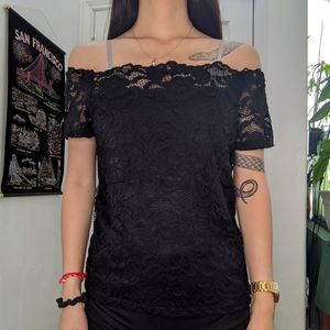 Lace floral pattern off or on the shoulder shirt